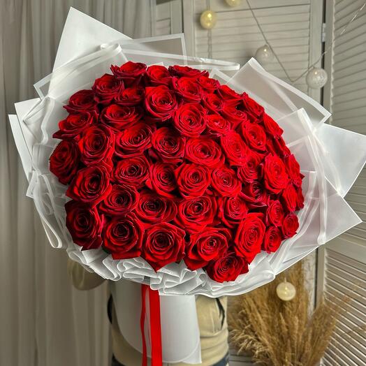 АКЦИЯ 🌹51 красная роза в белой дизайнерской упаковке