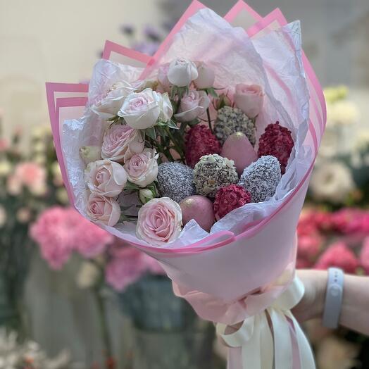 Ramo de rosas y fresas