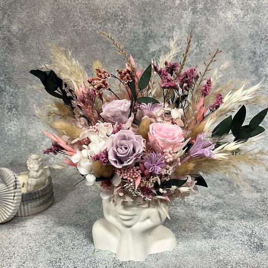 Bouquet of dried flowers in a planter Dreamer roses