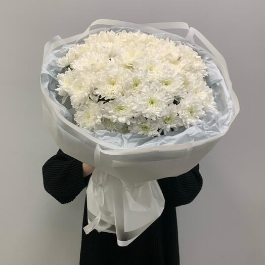 A large bouquet of white chrysanthemums "Airiness"
