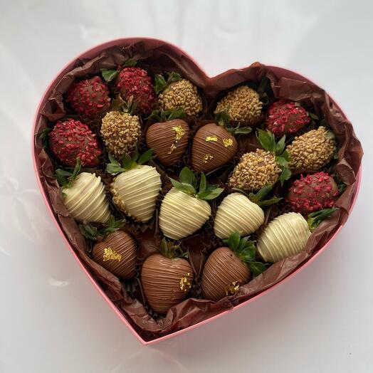 Клубника в шоколаде сердце
