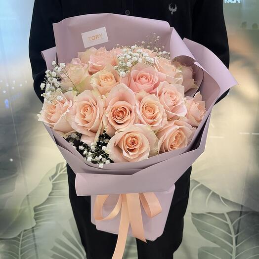 Bouquet of 21 peach Roses in packaging