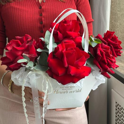 Французские розы в стильной сумочке « LOVE IS» с эвкалиптом