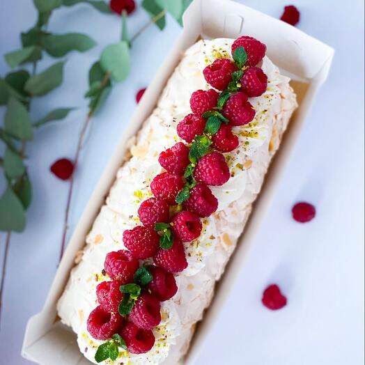 Меренговый рулет с малиной