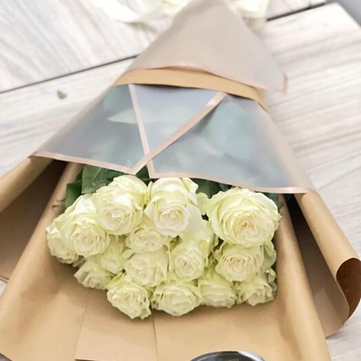 15 white roses