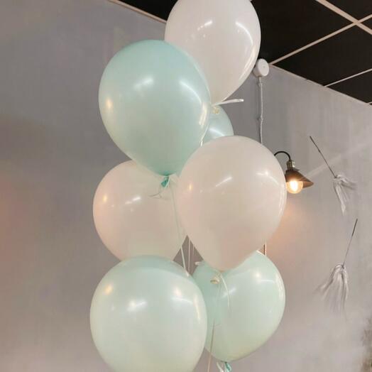 Шары бело - мятные