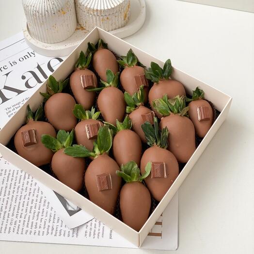 Клубника в шоколаде Kinder