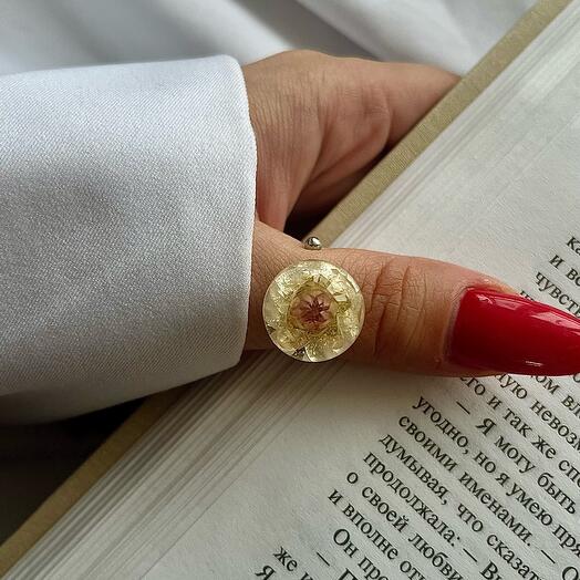 Ring with a helichrysum flower