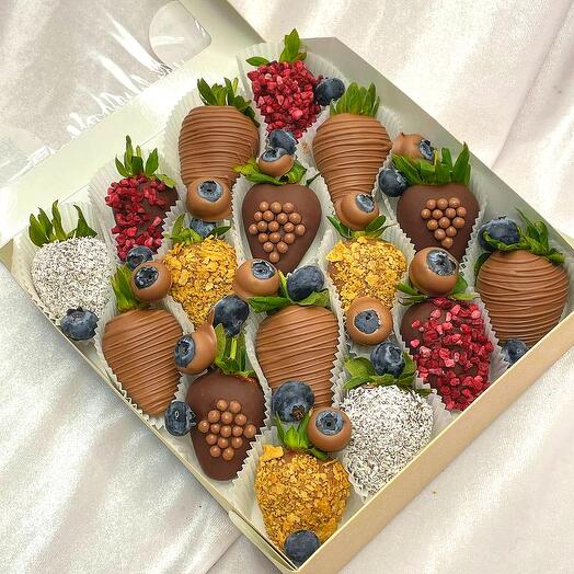 Клубника в шоколаде Ассорти