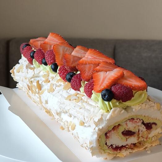 Меренговый рулет с ягодой и Фисташковым кремом