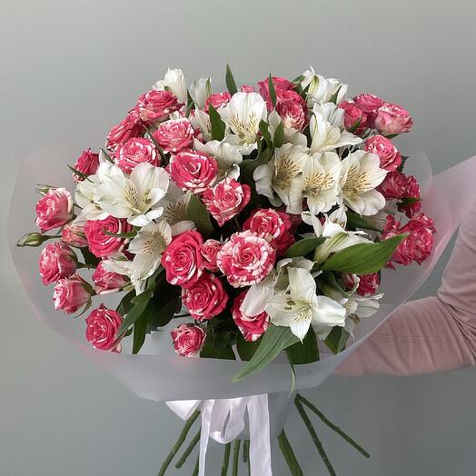 7 кустовых роз + альстромерия🤍