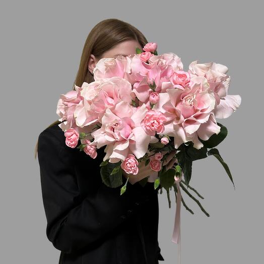 Pink roses with bushy pink carnations