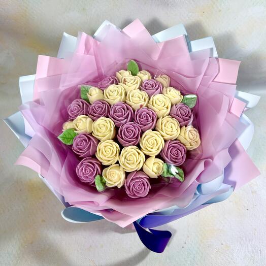 Нежный букет роз из белого премиального шоколада