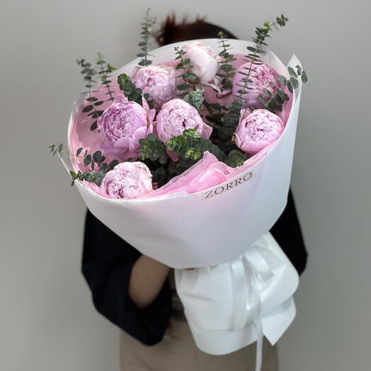 Пионы с эвкалиптом