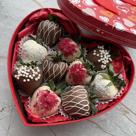 Набор с клубникой в шоколаде в сердце