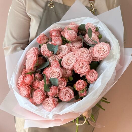 Букет из 15 кустовых пионовидных роз