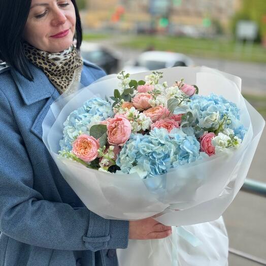 Гортензия, пионовидная роза кустовая маттиола