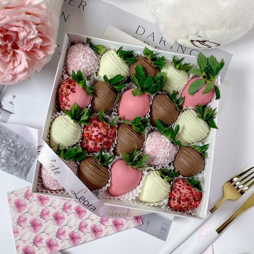 Клубника в шоколаде 16-25 шт. Подарочный набор 1027. Leora-chocolate