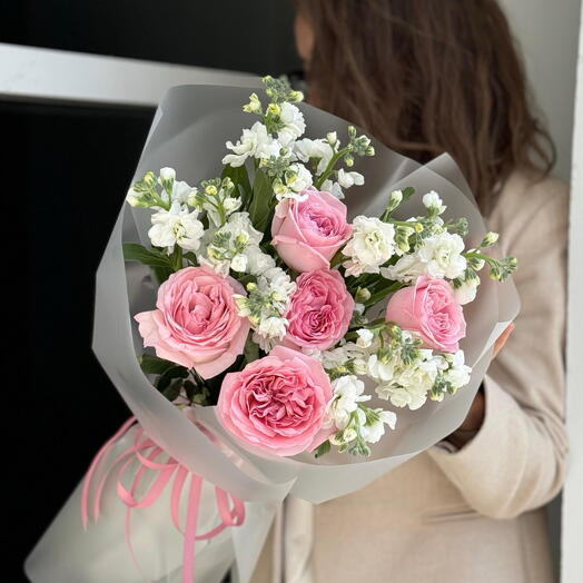 Дуо букет с ароматной матиолой и пионовидной розой