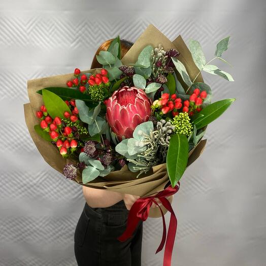 Букет с Протеей «Рубин»