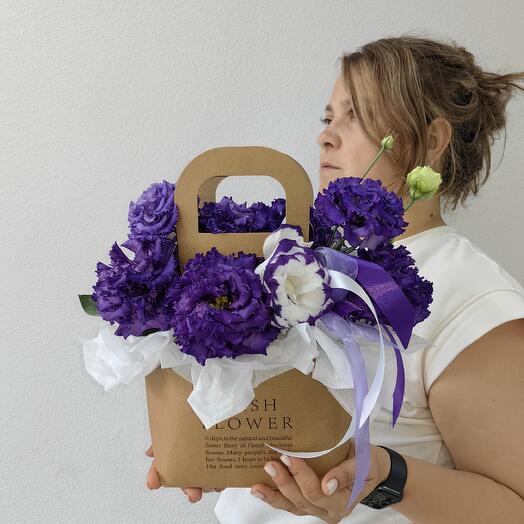 Цветы в коробке эустома фиолетовая ажурная + сладкий подарок🎁