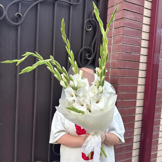 Белые гладиолусы 🌸