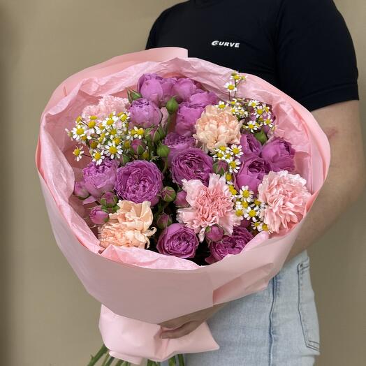 ХИТ 🎀 Букет с кустовыми пионовидными розами и ромашкой