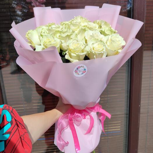 15 белых роз