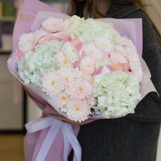 Гортензии с хризантемами