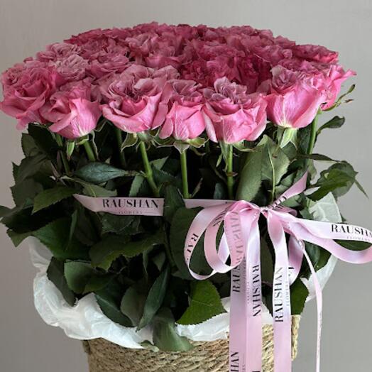 Розы в корзине