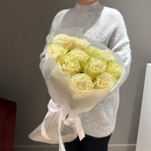 11 стойких Эквадорских роз