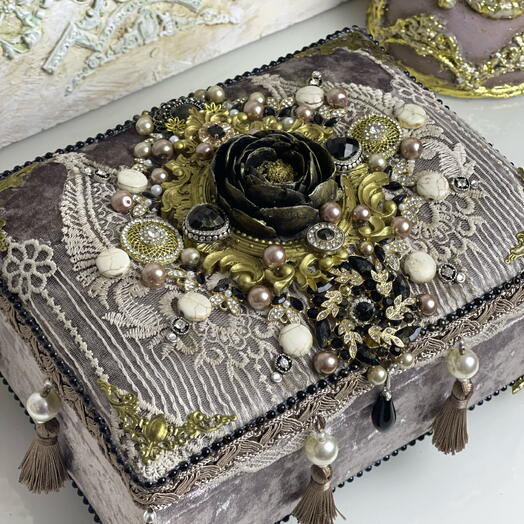 Шкатулка для бижутерий
