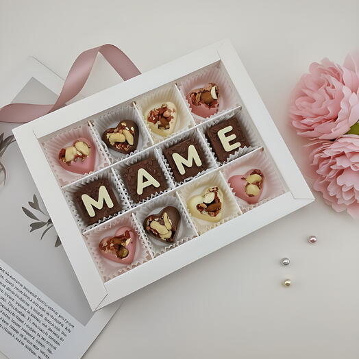 Подарочный набор шоколада «МАМЕ» — сердце, орехи, клубничный шоколад