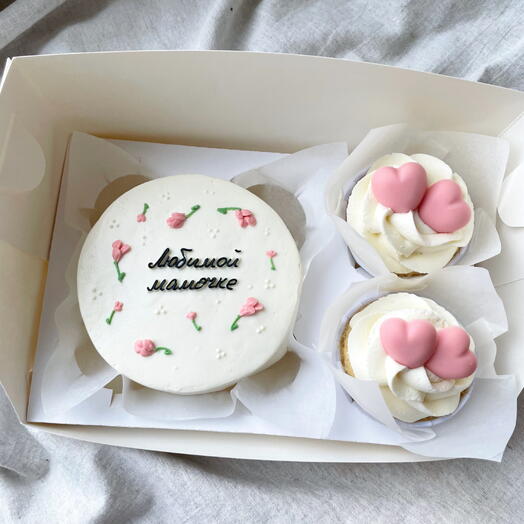Маленький набор любимой мамочке с сердечками и цветочками