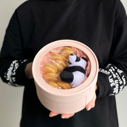 Коробка с макарунами и мишкой🐼