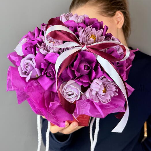 Композиция из мыльных цветов «Черешня»