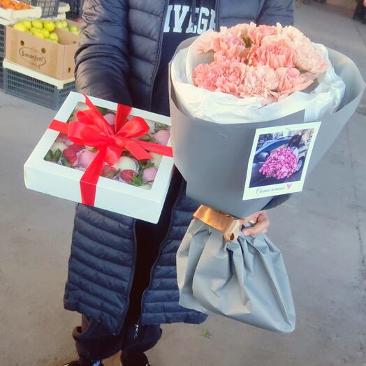 Princess Choco! набор из клубники с шоколадом и букетом диантусов! 🌸💐🍓🍿🍬🍭
