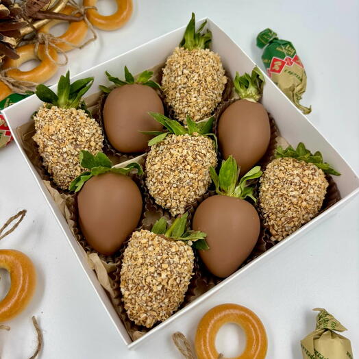 Клубника в бельгийском шоколаде 9 ягод 🍓