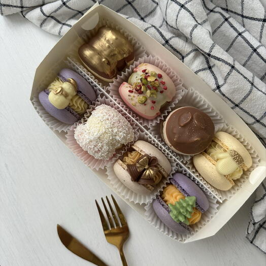 Набор макарон (макаронс / макарун) в подарок на Новый год