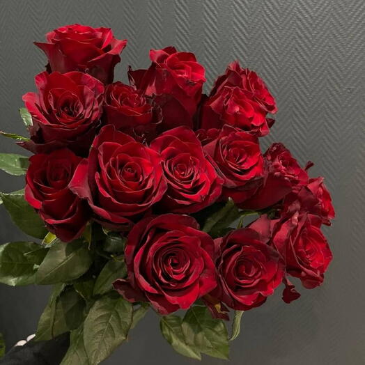 Букет из 15 красной розы с Атласной лентой