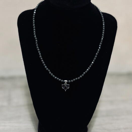 Колье из гематита