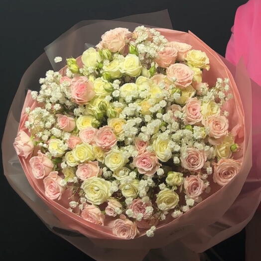 🌸 Princess - Voluminous Bouquet of Spray Roses and Baby s Breath