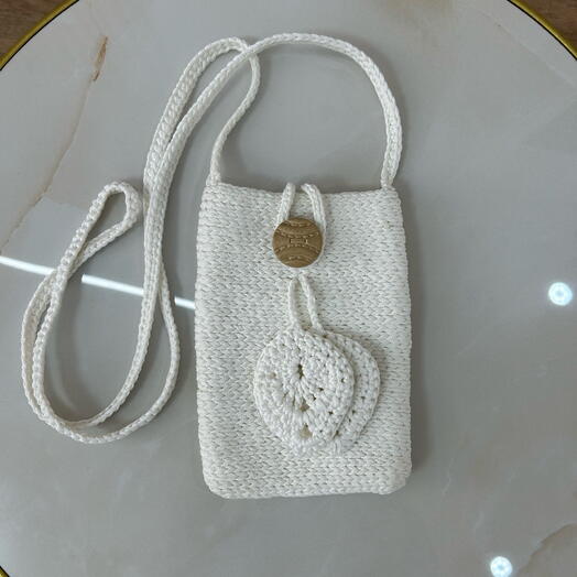 Белая летняя сумка для телефона