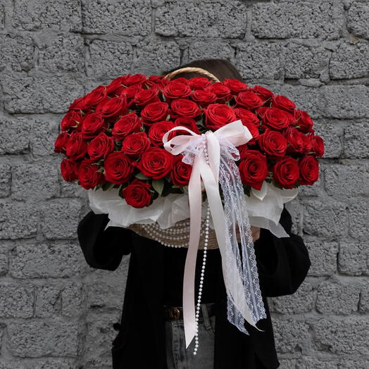 Корзина из 101 розы
