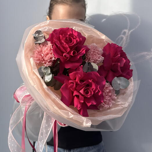 Авторский Букет для любимой девушки  «Малиновый закат💗» французские розы, диантус, эвкалипт, ковыль: размер S🌿