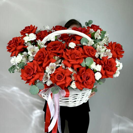 WOW корзина с французскими алыми розами