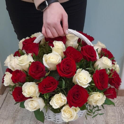 Композиция из 51 розы