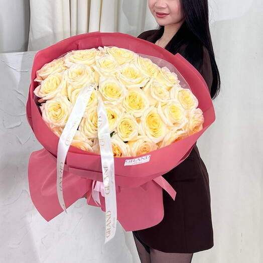 Пионовидные розы Кэнделайт