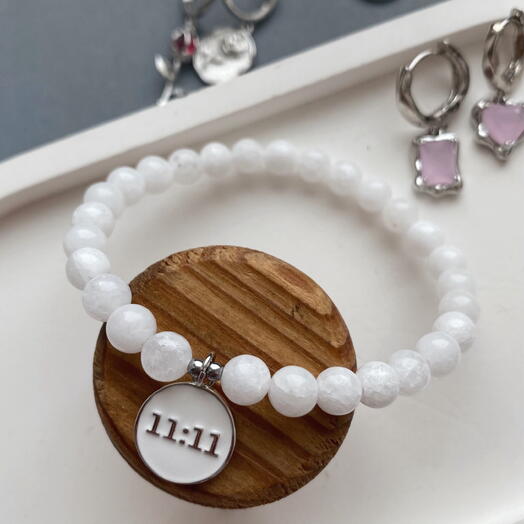 Браслет из кварца с подвеской 11:11