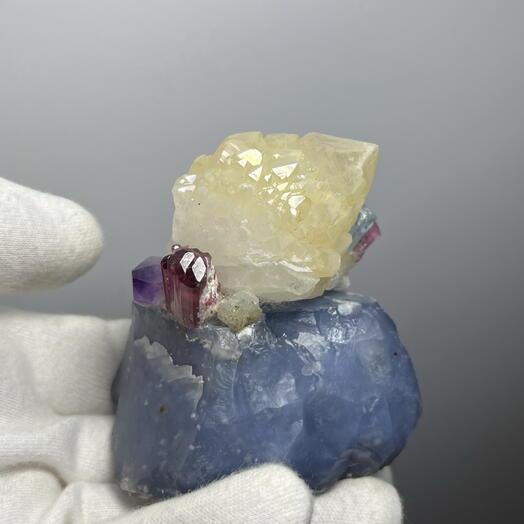 Композиция из камней и кристаллов Coolcrystals 022: Сапфирин, аметист, аквамарин, турмалин, гошенит